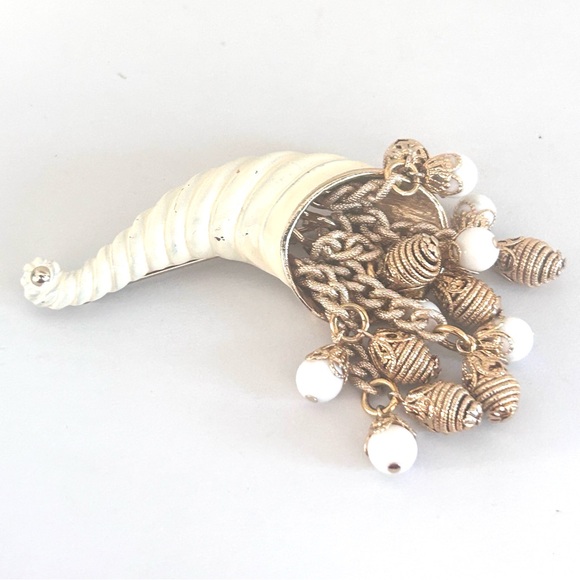 Vintage Signed Avon Cream Enamel Gold Tone Articulated  CORNUCOPIA Brooch - Picture 6 of 12